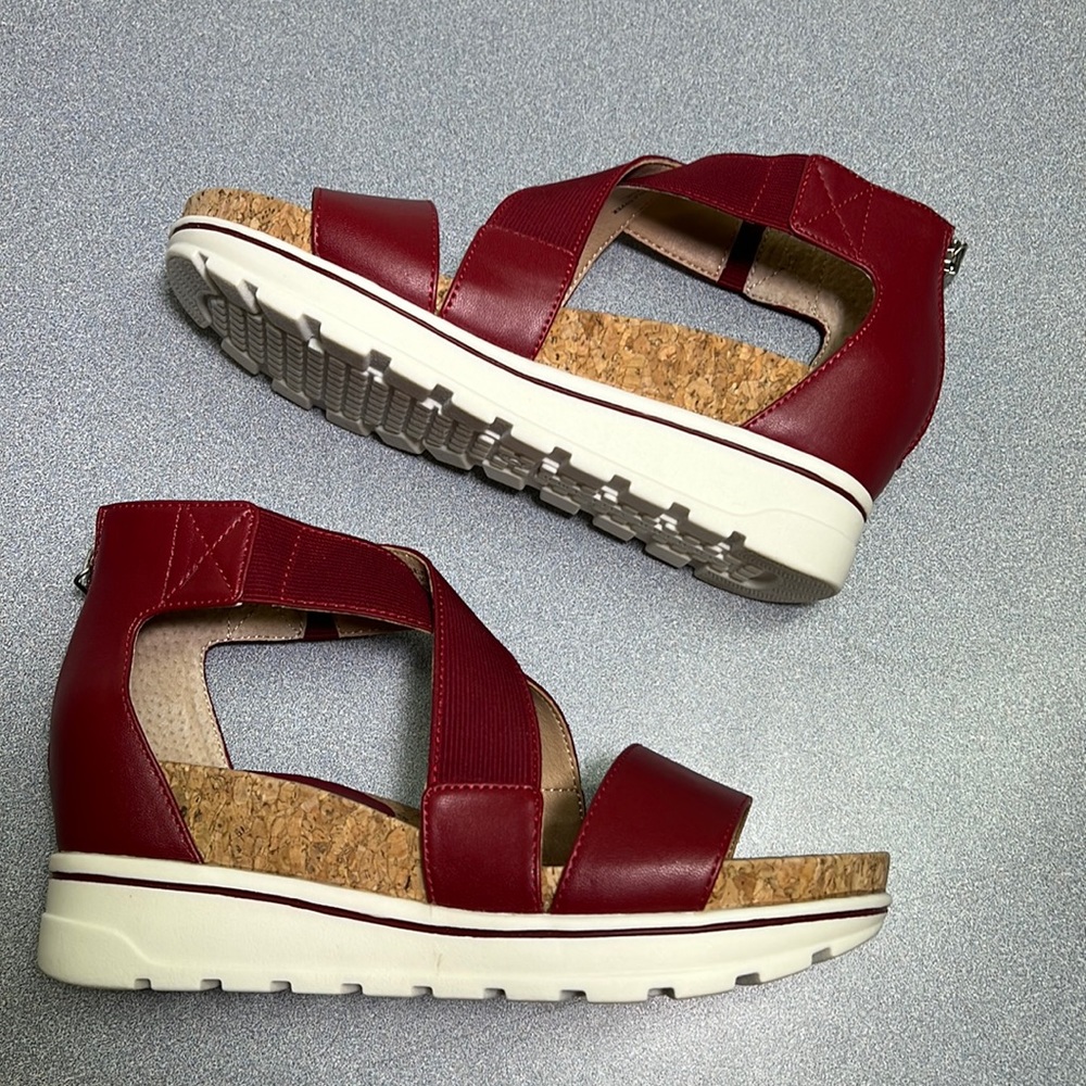 Adrienne Vittadini Sport Doug crisscross strap sandal